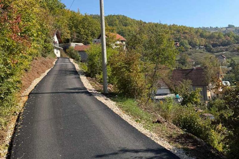 Нови асфалт у прибојском насељу Потпећ